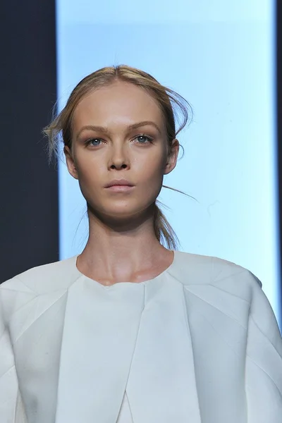 Look 32